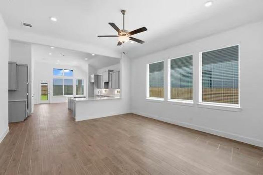 Spacious, unfurnished interior of a new home in Wildrye, Waller (Image 4).