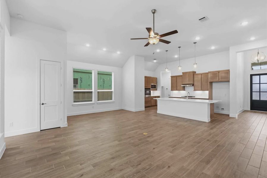 Representative unfurnished interior of a home built from the Summerton by Chesmar Homes in Beacon Point, Texas City (Image 21).