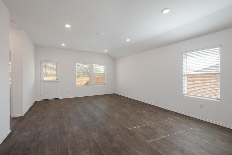 Spacious, unfurnished interior of a new home in Durango, Mustang Ridge (Image 19).