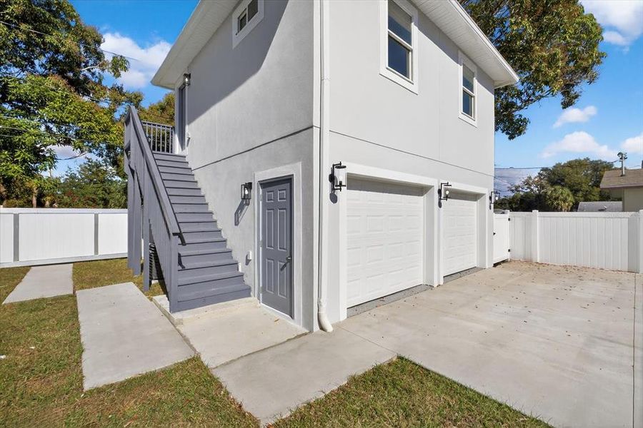 Exterior details and patio area of a home in , St. Petersburg (Image 40).
