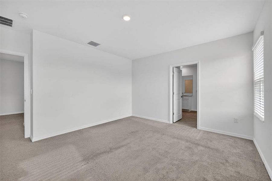 Spacious, unfurnished interior of a new home in Farm at Varrea, Plant City (Image 23).