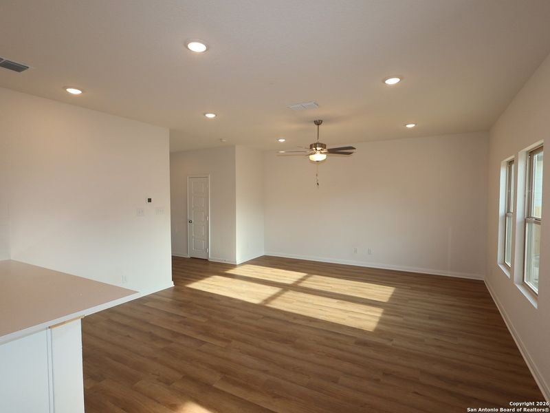 Spacious, unfurnished interior of a new home in Park Place, New Braunfels (Image 31).