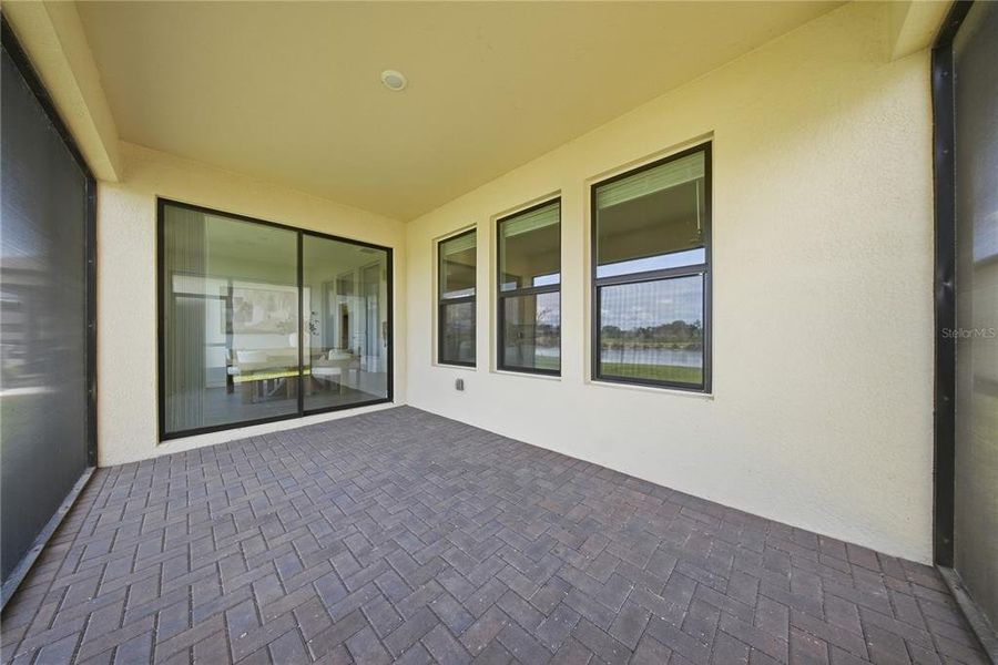 Exterior details and patio area of a home in Connerton, Land O' Lakes (Image 4).