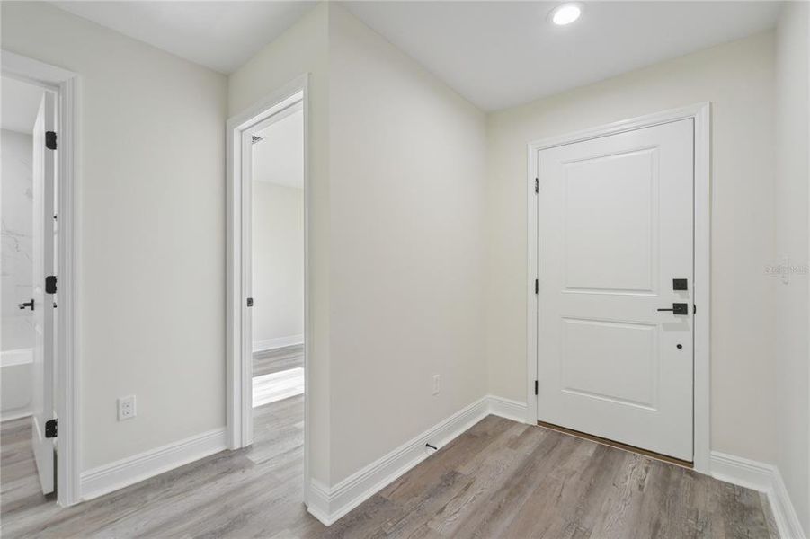 Spacious, unfurnished interior of a new home in , Deland (Image 17).