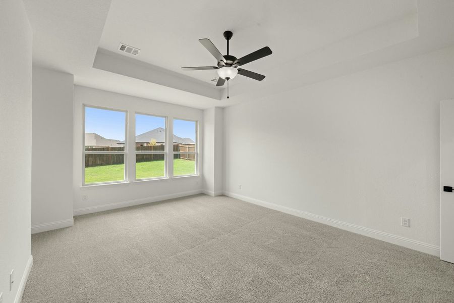 Spacious, unfurnished interior of a new home in Kentsdale Farms, DeSoto (Image 20).