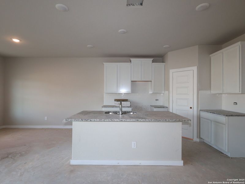 Image 27 of a home in Cinco Lakes.