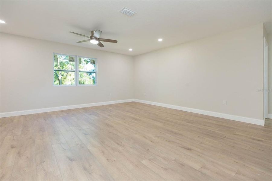Spacious, unfurnished interior of a new home in , Dade City (Image 20).