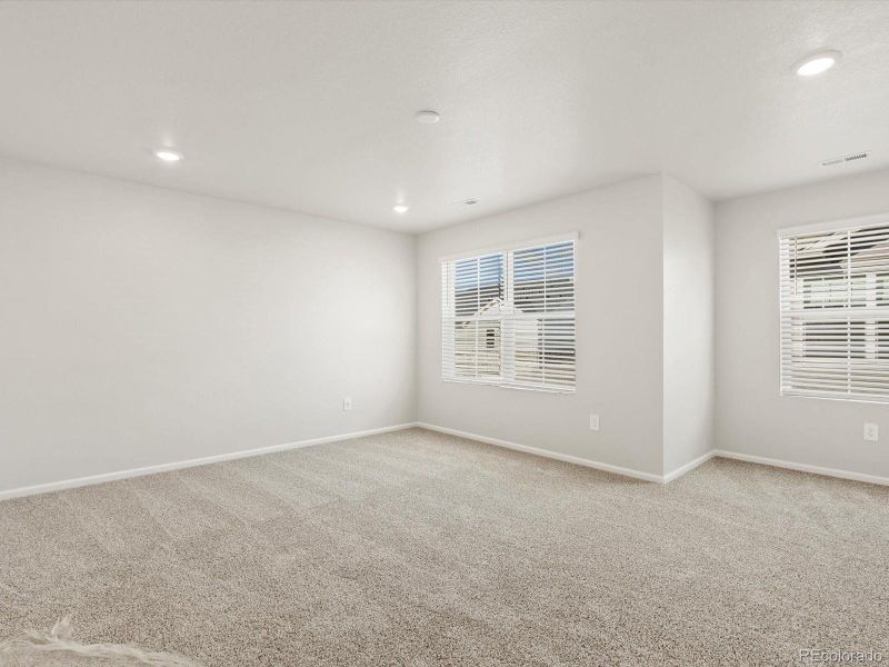 Spacious, unfurnished interior of a new home in Horizon Uptown: The Mountain Collection, Aurora (Image 23). Spacious, unfurnished interior of a new home in Horizon Uptown: The Mountain Collection, Aurora (Image 23).