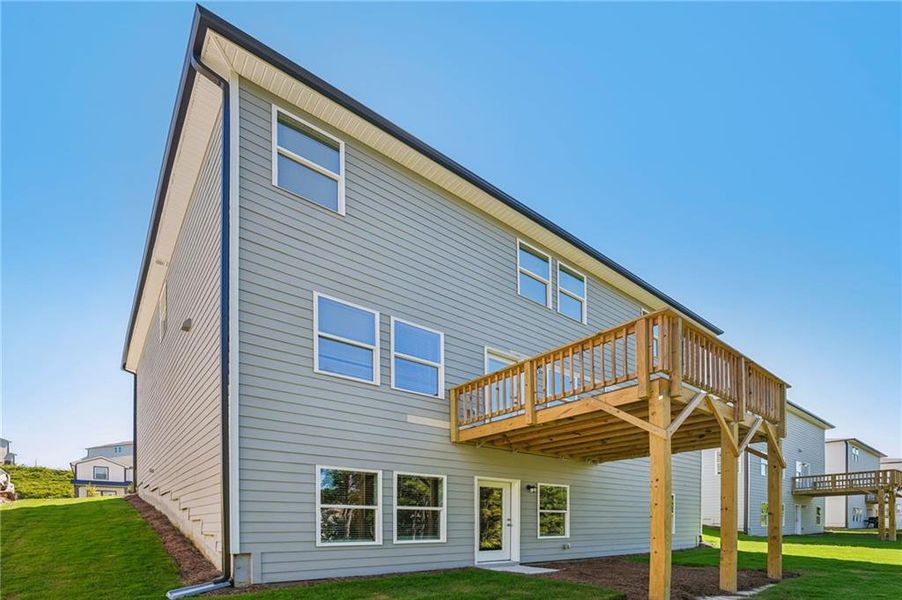 Exterior details and patio area of a home in Ivey Township, Dallas (Image 29).