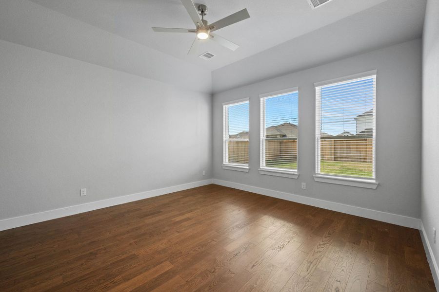 Spacious, unfurnished interior of a new home in Beacon Hill, Waller (Image 8).