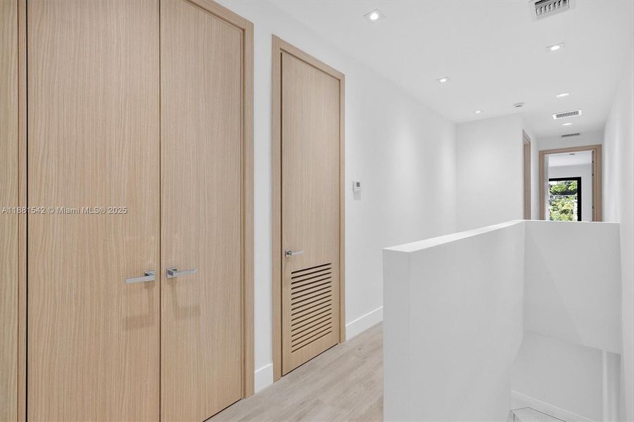 Spacious, unfurnished interior of a new home in , Miami (Image 43).