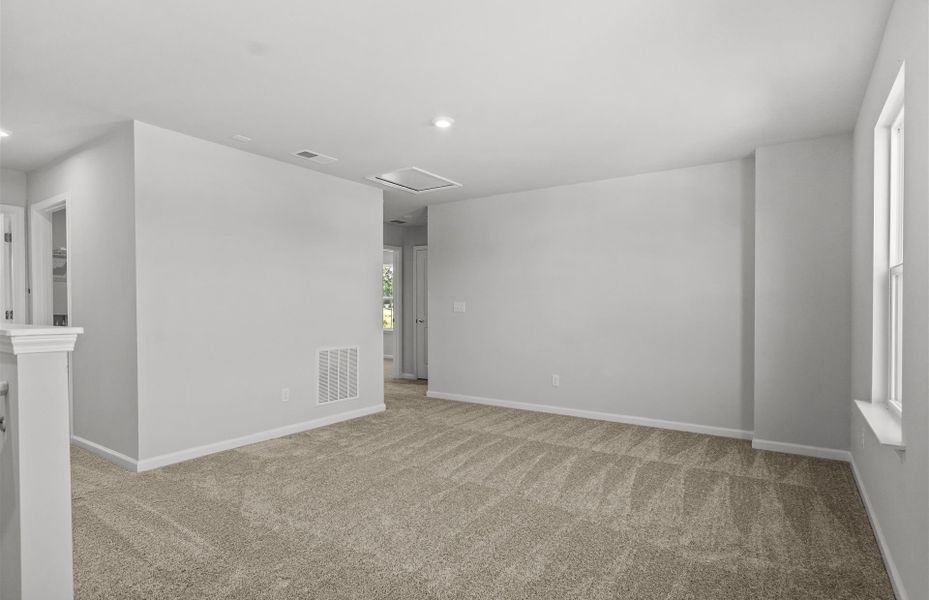 Spacious, unfurnished interior of a new home in Crestview, Spartanburg (Image 29).