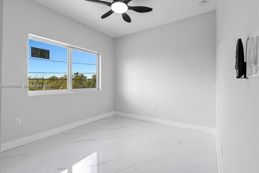 Spacious, unfurnished interior of a new home in , Big Pine Key (Image 10).