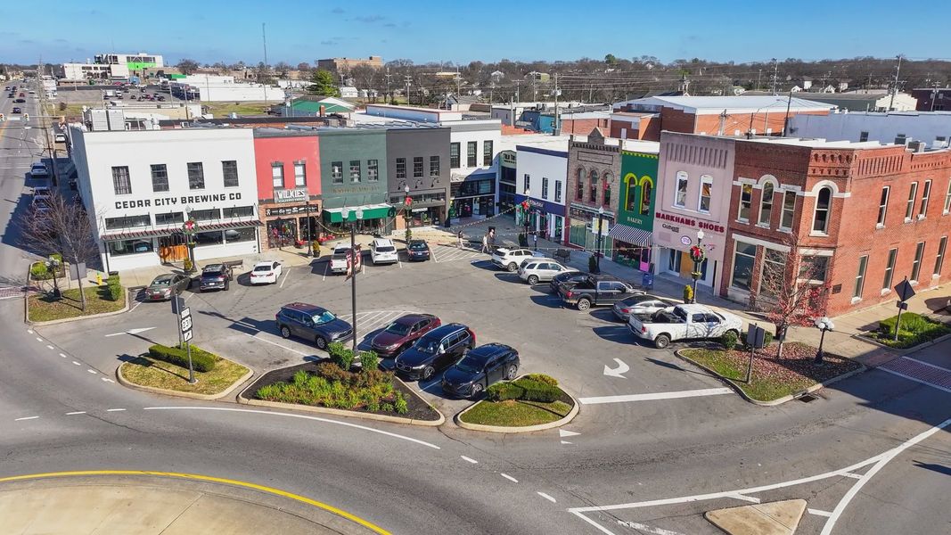 The Downtown Public Square area, with its retail and dining options, is a highlight of living in Lebanon
