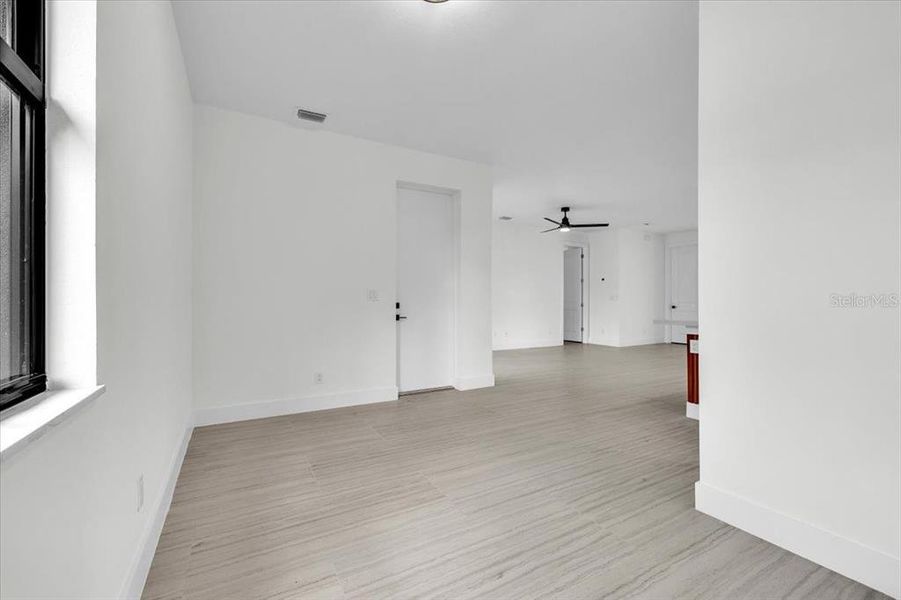 Spacious, unfurnished interior of a new home in , Port Charlotte (Image 20).