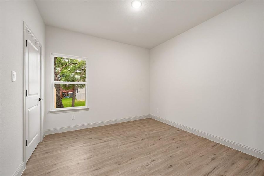 Spacious, unfurnished interior of a new home in , Granbury (Image 31).