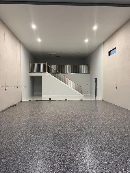 Spacious, unfurnished interior of a new home in , Cape Coral (Image 52).