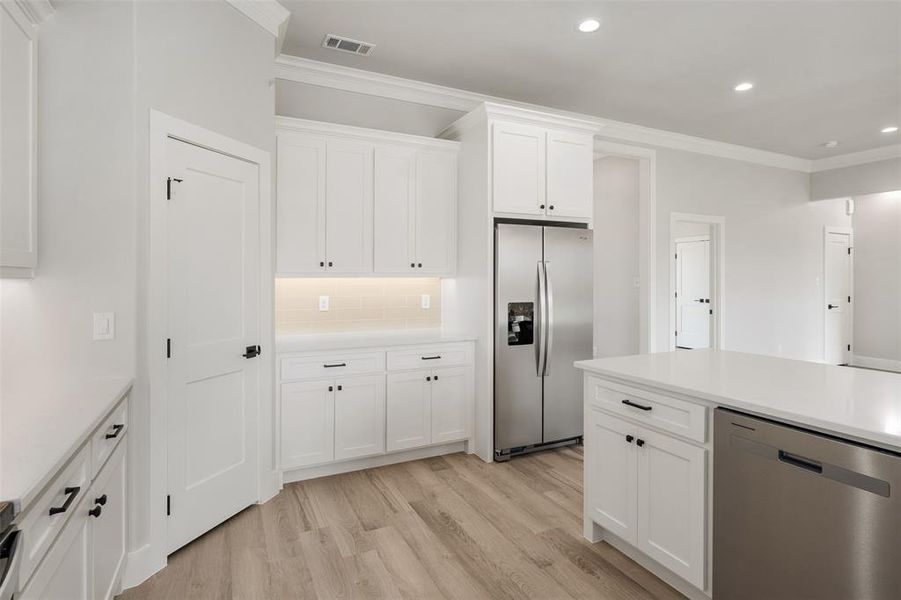 Furnished interior view inside a new home in , Mabank (Image 15).