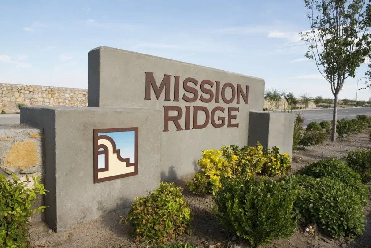 Entrance to the Summer Sky North community in El Paso, TX, featuring signage and landscaping (Image 1).