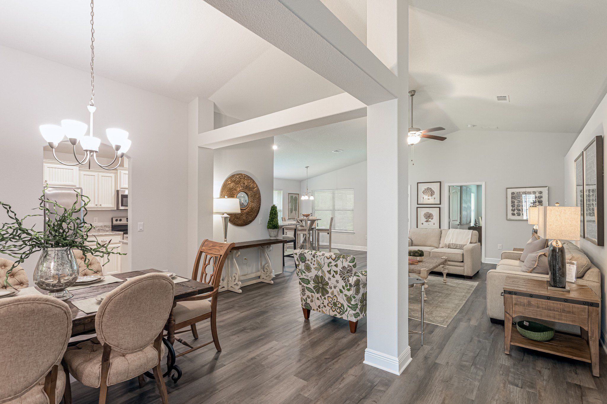 Furnished interior in a model home at College Station in Panama City (Image 1).