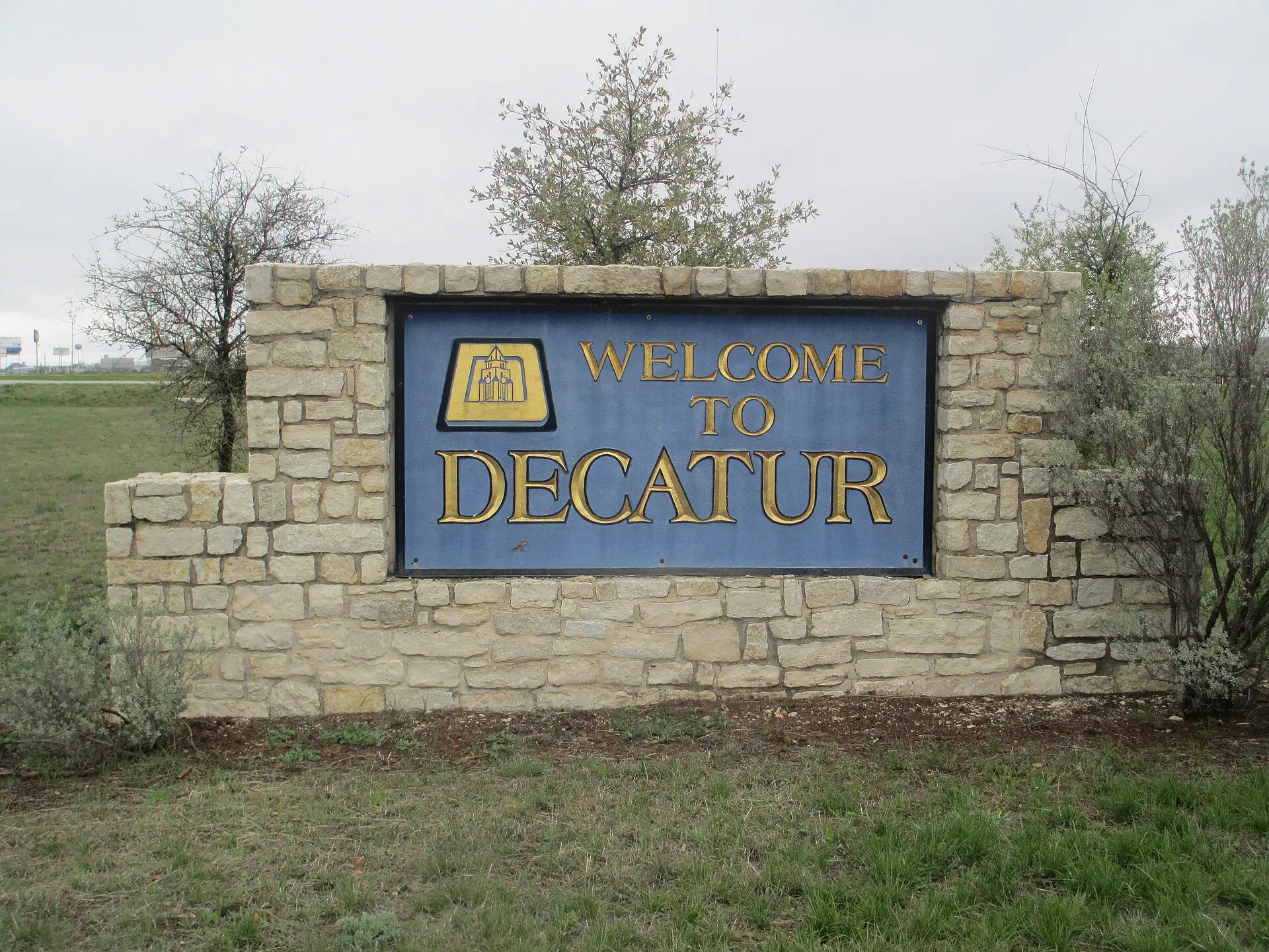 Entrance to the Overton Oaks community in Decatur, TX, featuring signage and landscaping (Image 1). Entrance to the Overton Oaks community in Decatur, TX, featuring signage and landscaping (Image 1).