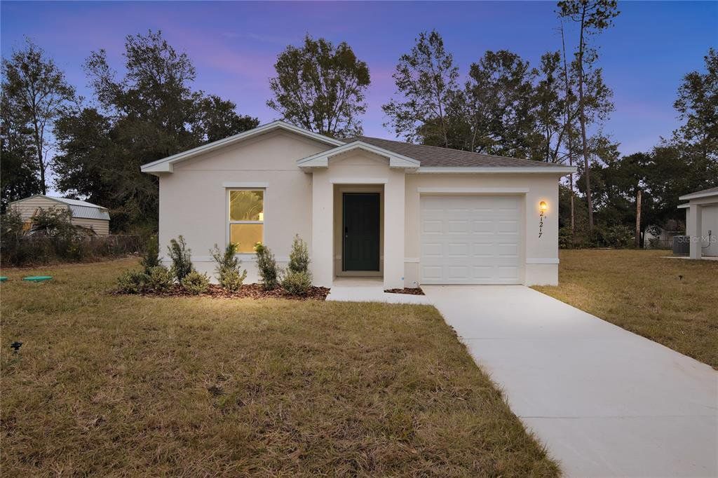 Front exterior of a new home in Rainbow Lakes Estates, Dunnellon, FL, highlighting curb appeal (Image 1). Front exterior of a new home in Rainbow Lakes Estates, Dunnellon, FL, highlighting curb appeal (Image 1).