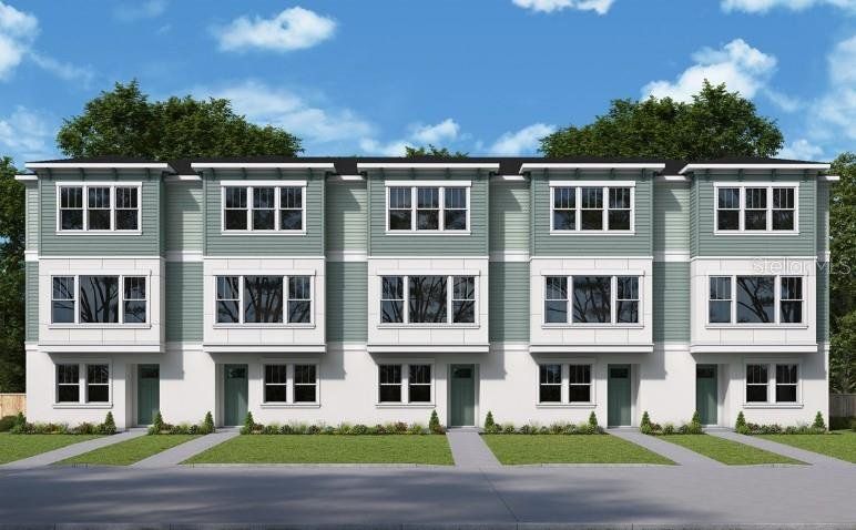 Condo located in St. Petersburg, FL showcasing its design and architecture (Image 1). Condo located in St. Petersburg, FL showcasing its design and architecture (Image 1).