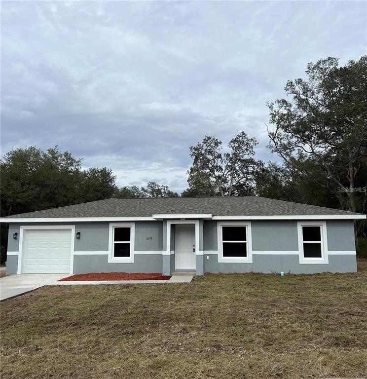Exterior details and patio area of a home in , Dunnellon (Image 1). Exterior details and patio area of a home in , Dunnellon (Image 1).