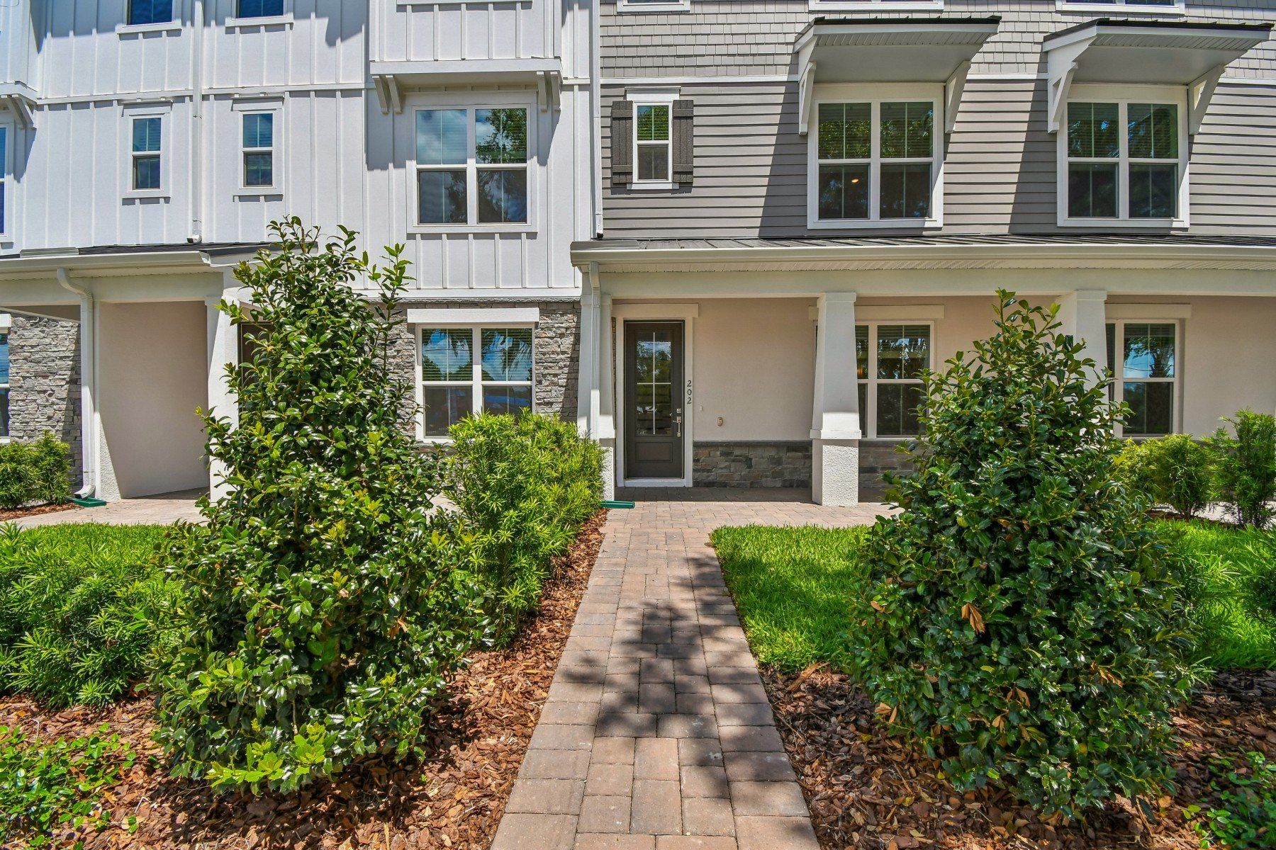 Luxurious Townhomes Luxurious Townhomes