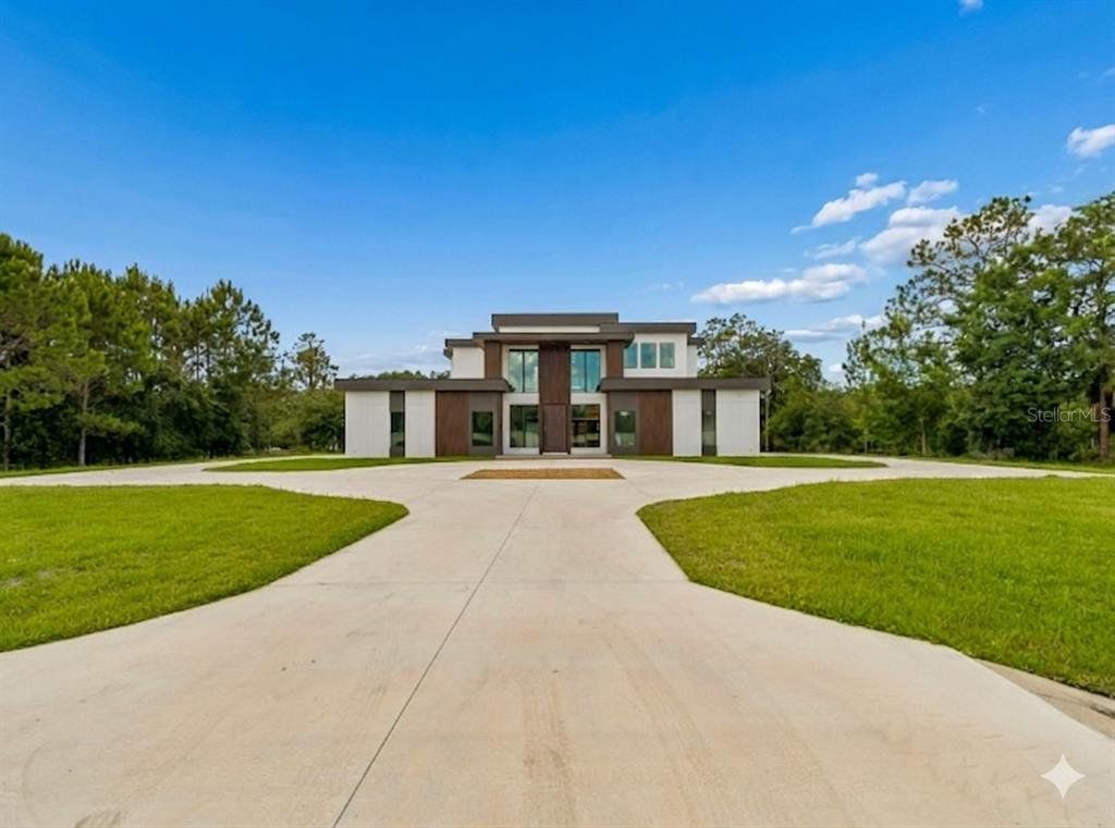 Front exterior of a new home in , Tarpon Springs, FL, highlighting curb appeal (Image 1). Front exterior of a new home in , Tarpon Springs, FL, highlighting curb appeal (Image 1).