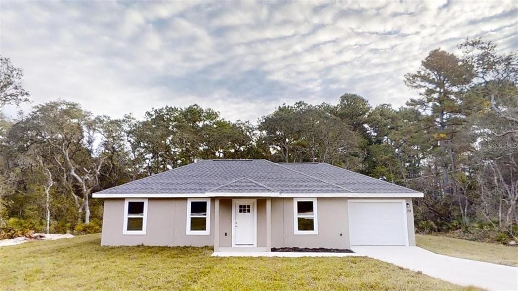 Exterior details and patio area of a home in , Dunnellon (Image 1). Exterior details and patio area of a home in , Dunnellon (Image 1).
