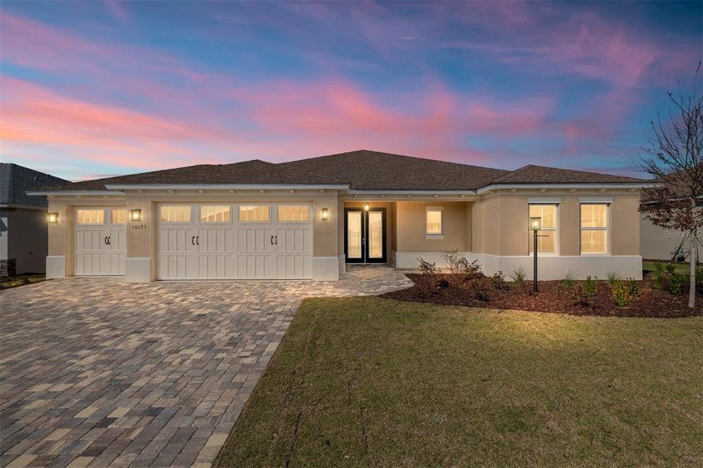 Exterior details and patio area of a home in , Ocala (Image 1). Exterior details and patio area of a home in , Ocala (Image 1).