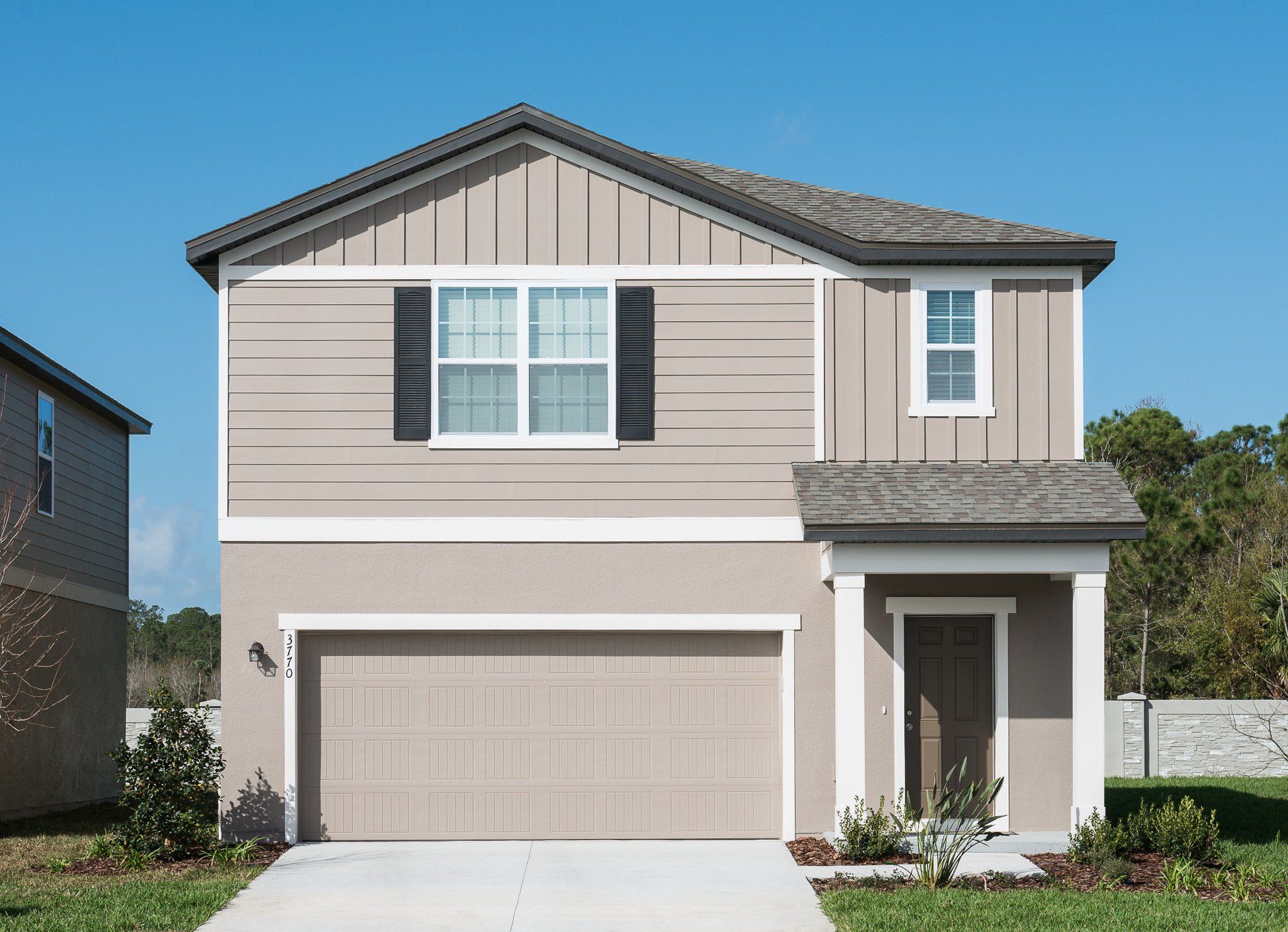 Front exterior of a new home in Oakfield Lakes, Parrish, FL, highlighting curb appeal (Image 1). Front exterior of a new home in Oakfield Lakes, Parrish, FL, highlighting curb appeal (Image 1).