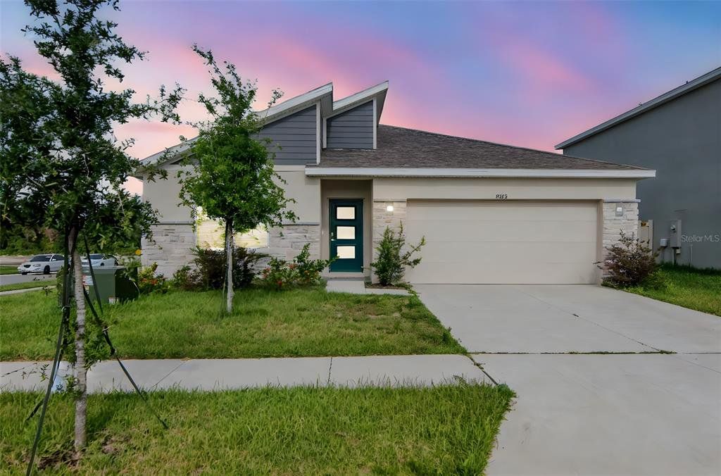 Front exterior of a new home in Epperson, Wesley Chapel, FL, highlighting curb appeal (Image 1). Front exterior of a new home in Epperson, Wesley Chapel, FL, highlighting curb appeal (Image 1).