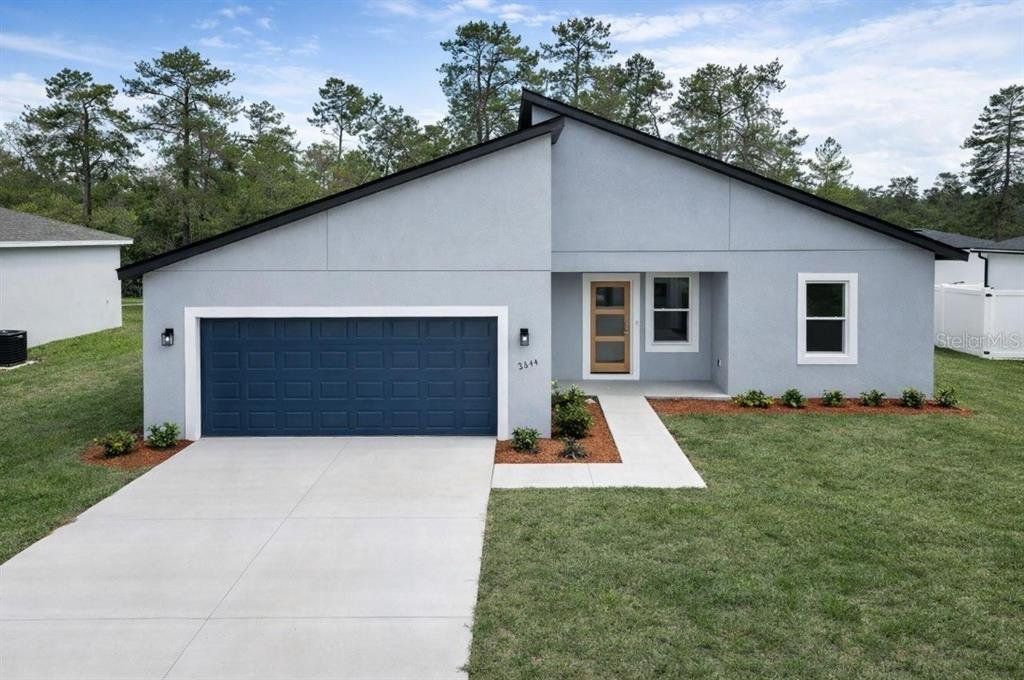 Front exterior of a new home in , Ocala, FL, highlighting curb appeal (Image 1). Front exterior of a new home in , Ocala, FL, highlighting curb appeal (Image 1).