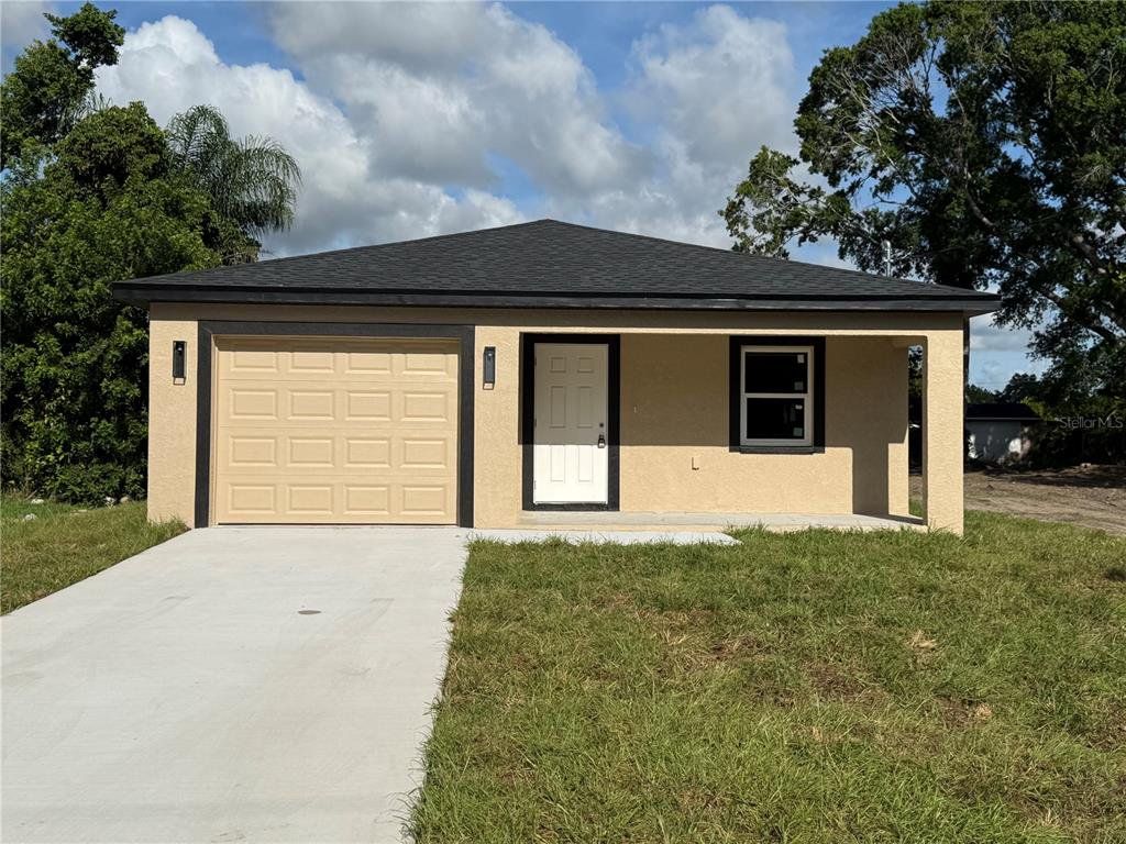 Front exterior of a new home in , Bradenton, FL, highlighting curb appeal (Image 1). Front exterior of a new home in , Bradenton, FL, highlighting curb appeal (Image 1).