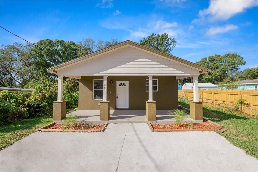 Front exterior of a new home in , Lakeland, FL, highlighting curb appeal (Image 1). Front exterior of a new home in , Lakeland, FL, highlighting curb appeal (Image 1).