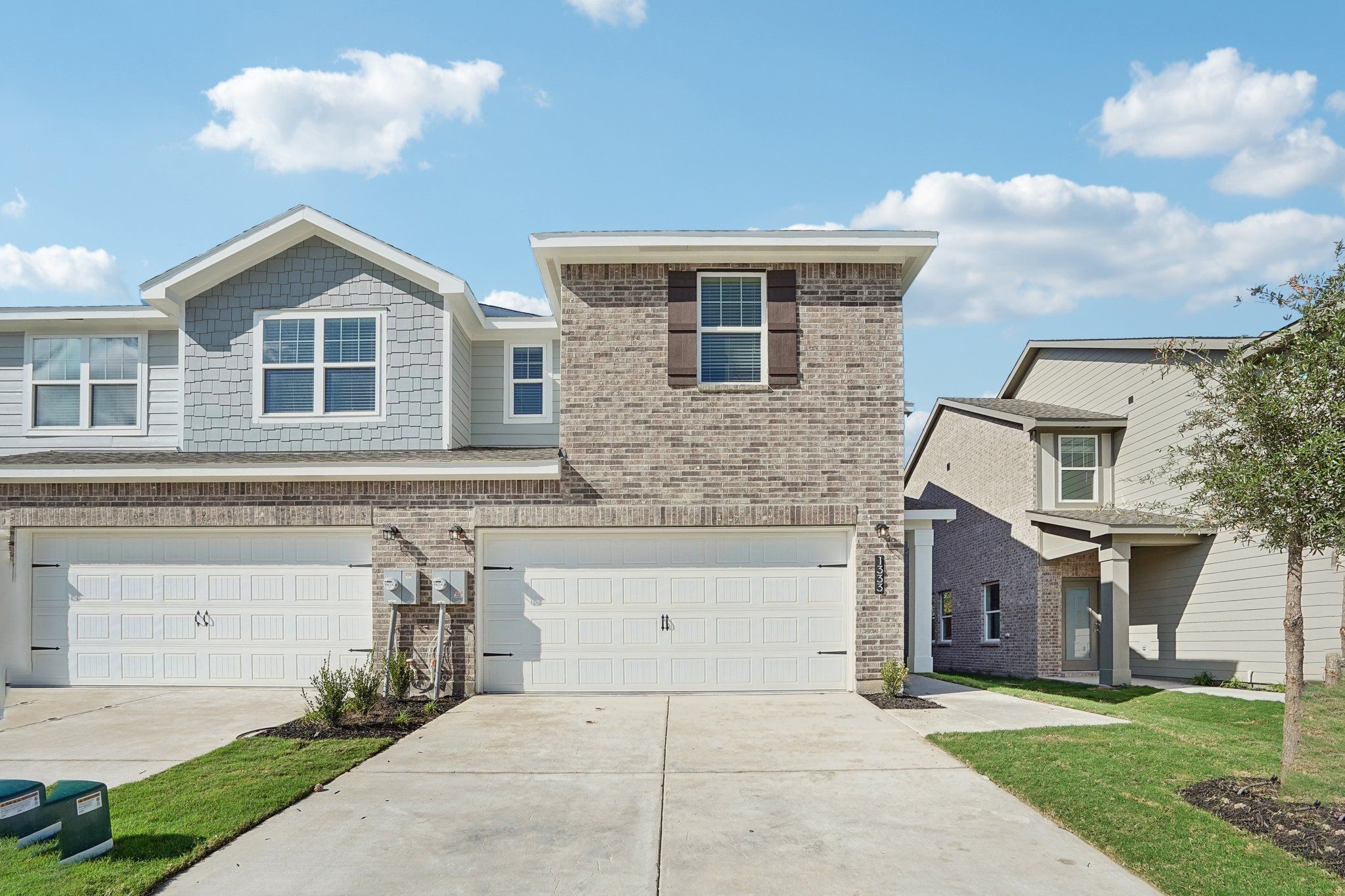 Exterior details and patio area of a home in Broadmoor Village, Cedar Hill (Image 1). Exterior details and patio area of a home in Broadmoor Village, Cedar Hill (Image 1).