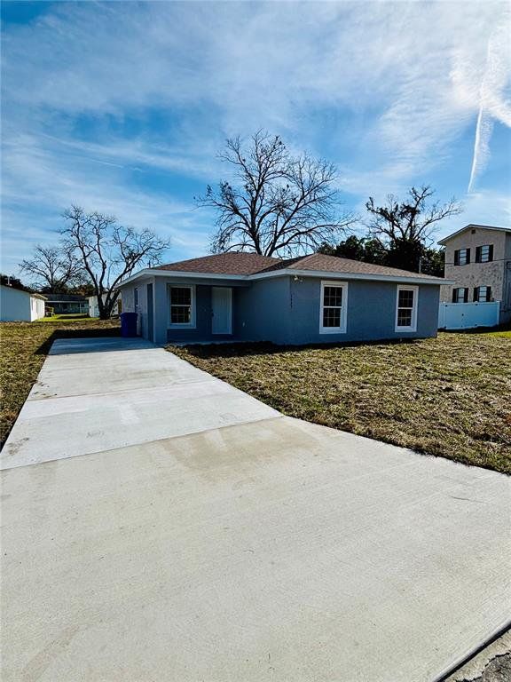 Front exterior of a new home in , Lakeland, FL, highlighting curb appeal (Image 1). Front exterior of a new home in , Lakeland, FL, highlighting curb appeal (Image 1).