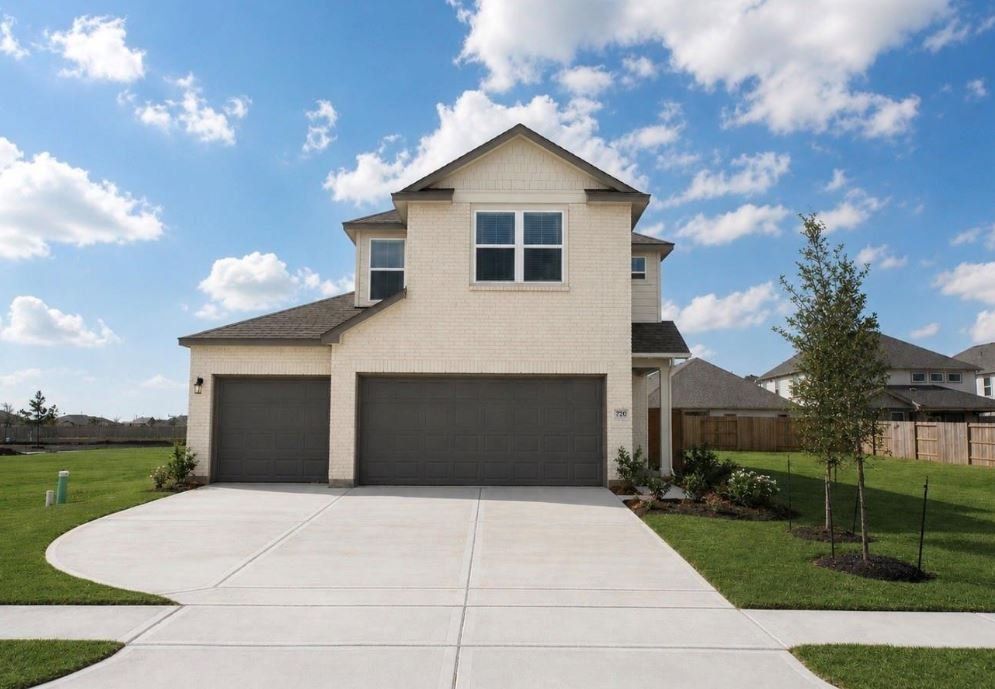 Front exterior of a new home in Rollingbrook Estates, Baytown, TX, highlighting curb appeal (Image 1). Front exterior of a new home in Rollingbrook Estates, Baytown, TX, highlighting curb appeal (Image 1).