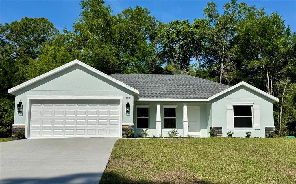 Front exterior of a new home in , Dunnellon, FL, highlighting curb appeal (Image 1). Front exterior of a new home in , Dunnellon, FL, highlighting curb appeal (Image 1).