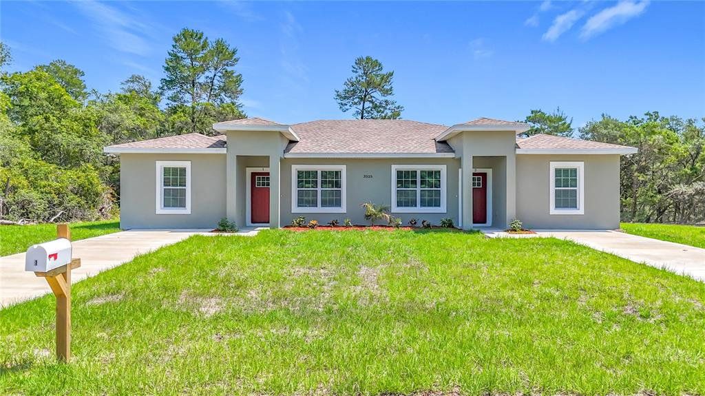 Exterior details and patio area of a home in , Ocala (Image 1).