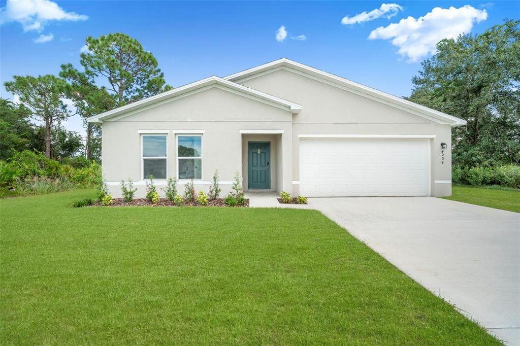 Exterior details and patio area of a home in Sebring Signature, Sebring (Image 1). Exterior details and patio area of a home in Sebring Signature, Sebring (Image 1).