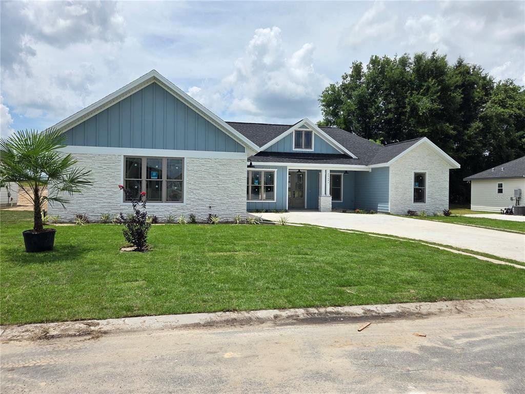 Front exterior of a new home in Countryway Town Square, Newberry, FL, highlighting curb appeal (Image 1). Front exterior of a new home in Countryway Town Square, Newberry, FL, highlighting curb appeal (Image 1).
