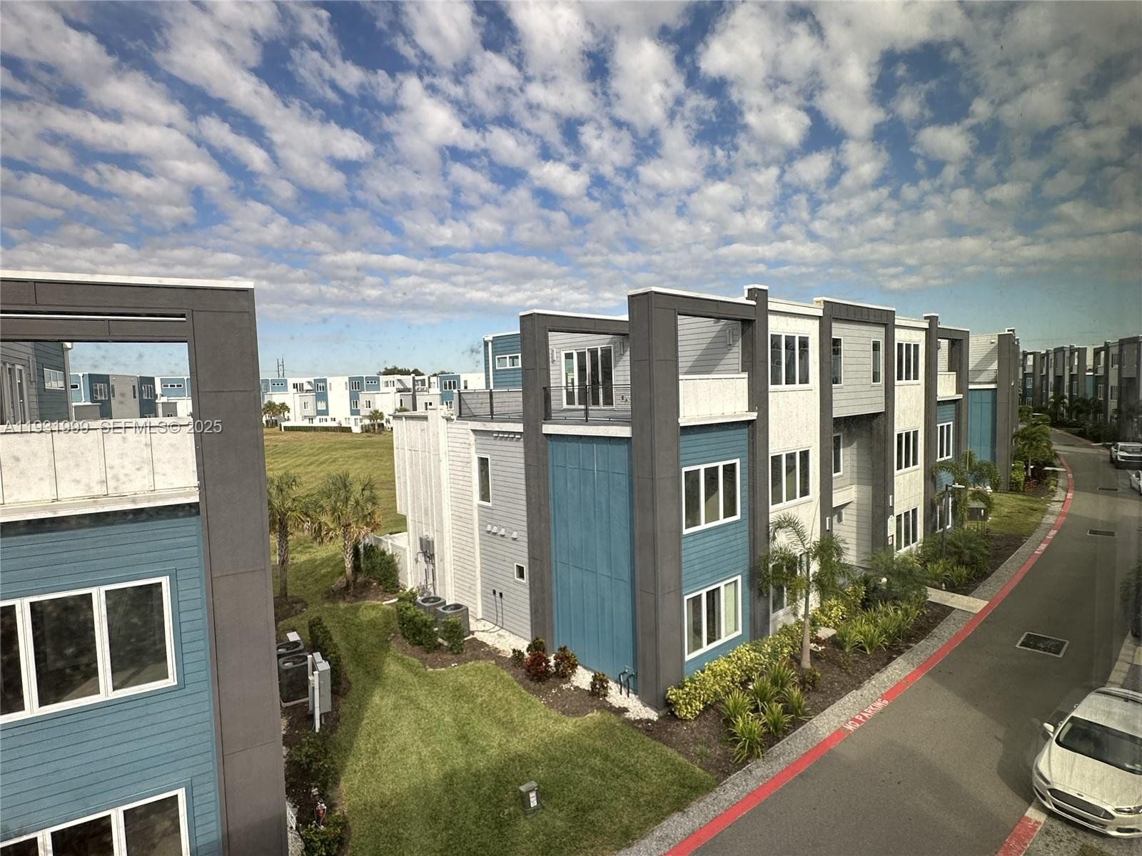 Condo located in Kissimmee, FL showcasing its design and architecture (Image 1). Condo located in Kissimmee, FL showcasing its design and architecture (Image 1).