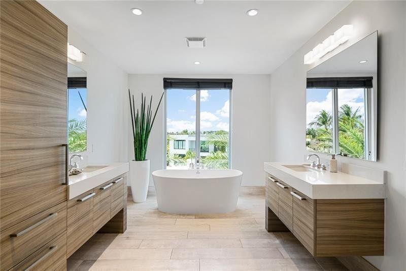Furnished interior view inside a new home in , Pompano Beach (Image 1).