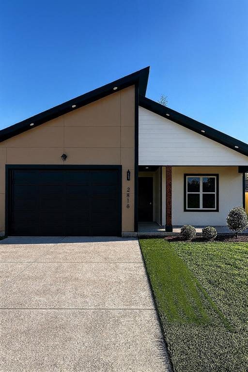 Front exterior of a new home in , Dallas, TX, highlighting curb appeal (Image 1). Front exterior of a new home in , Dallas, TX, highlighting curb appeal (Image 1).