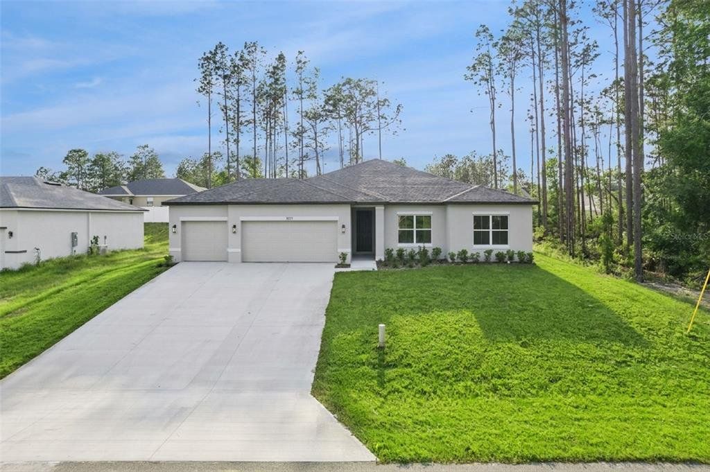 Front exterior of a new home in , Ocala, FL, highlighting curb appeal (Image 1). Front exterior of a new home in , Ocala, FL, highlighting curb appeal (Image 1).