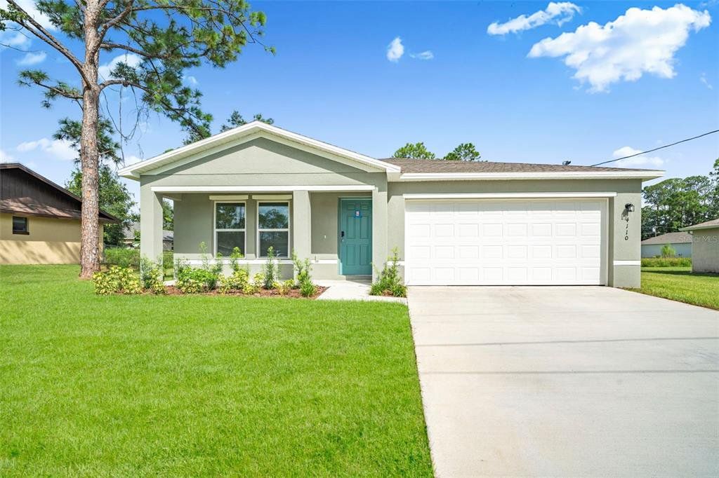Exterior details and patio area of a home in Sebring Signature, Sebring (Image 1).