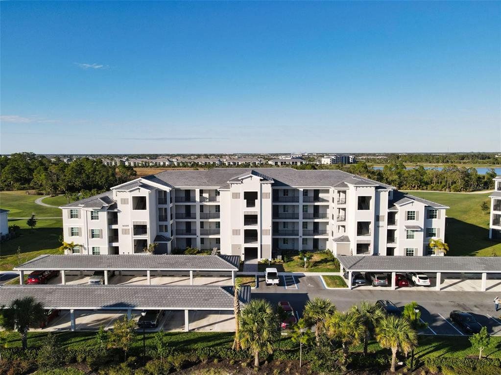Condo located in Venice, FL showcasing its design and architecture (Image 1). Condo located in Venice, FL showcasing its design and architecture (Image 1).